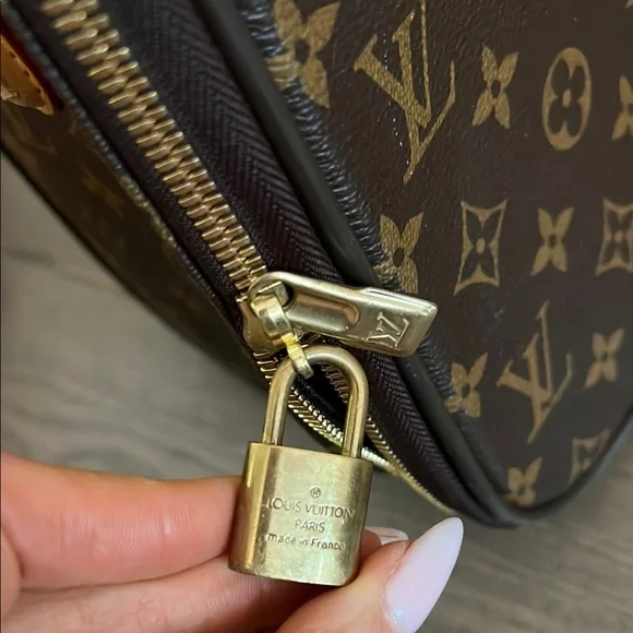 Louis Vuitton Authentic Pegas 55 Suitcase - Picture 7 of 16
